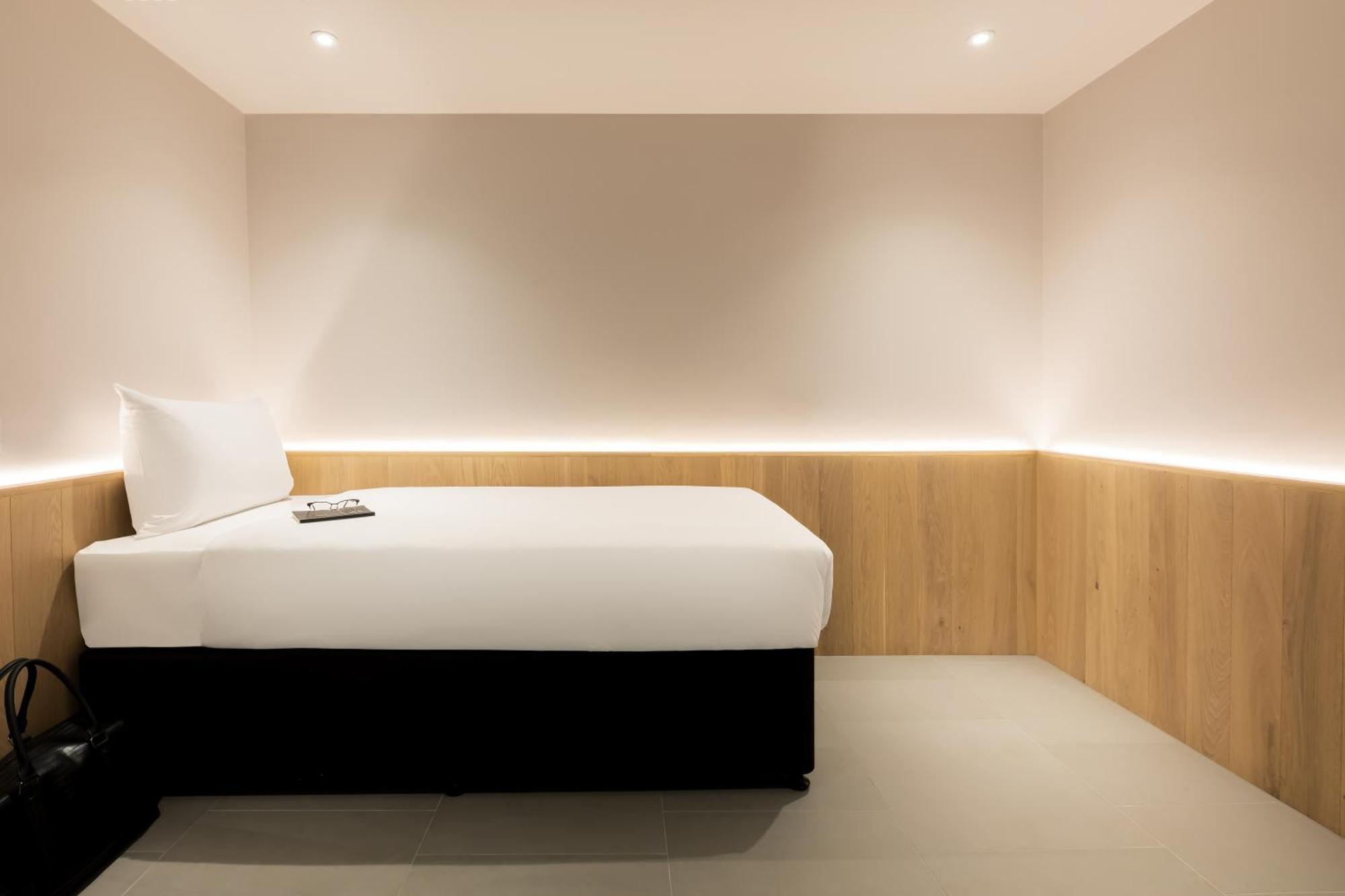 Zedwell Underground Hotel Tottenham Court Rd ロンドン エクステリア 写真