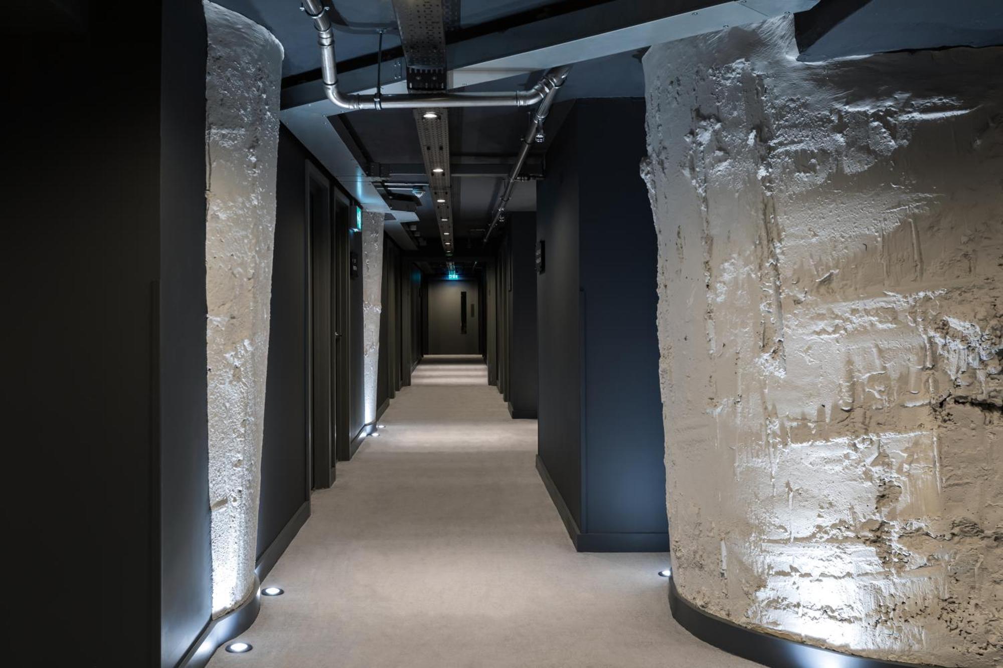 Zedwell Underground Hotel Tottenham Court Rd ロンドン エクステリア 写真